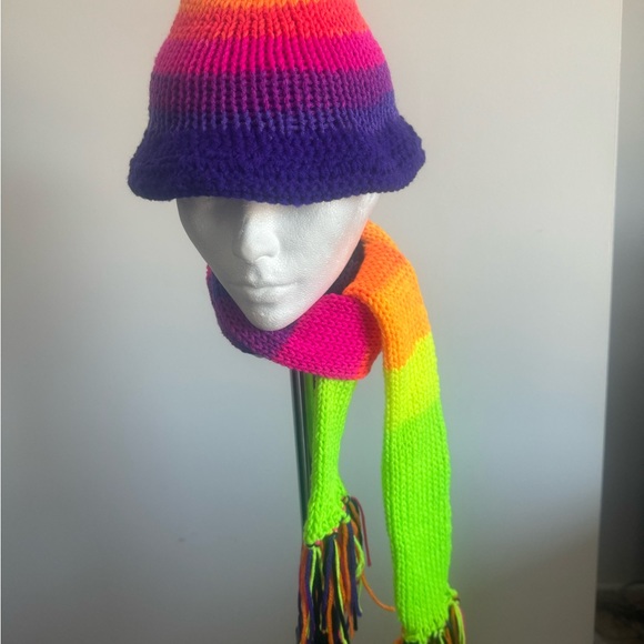 Hand made Rainbow 🌈 hat - Picture 5 of 6